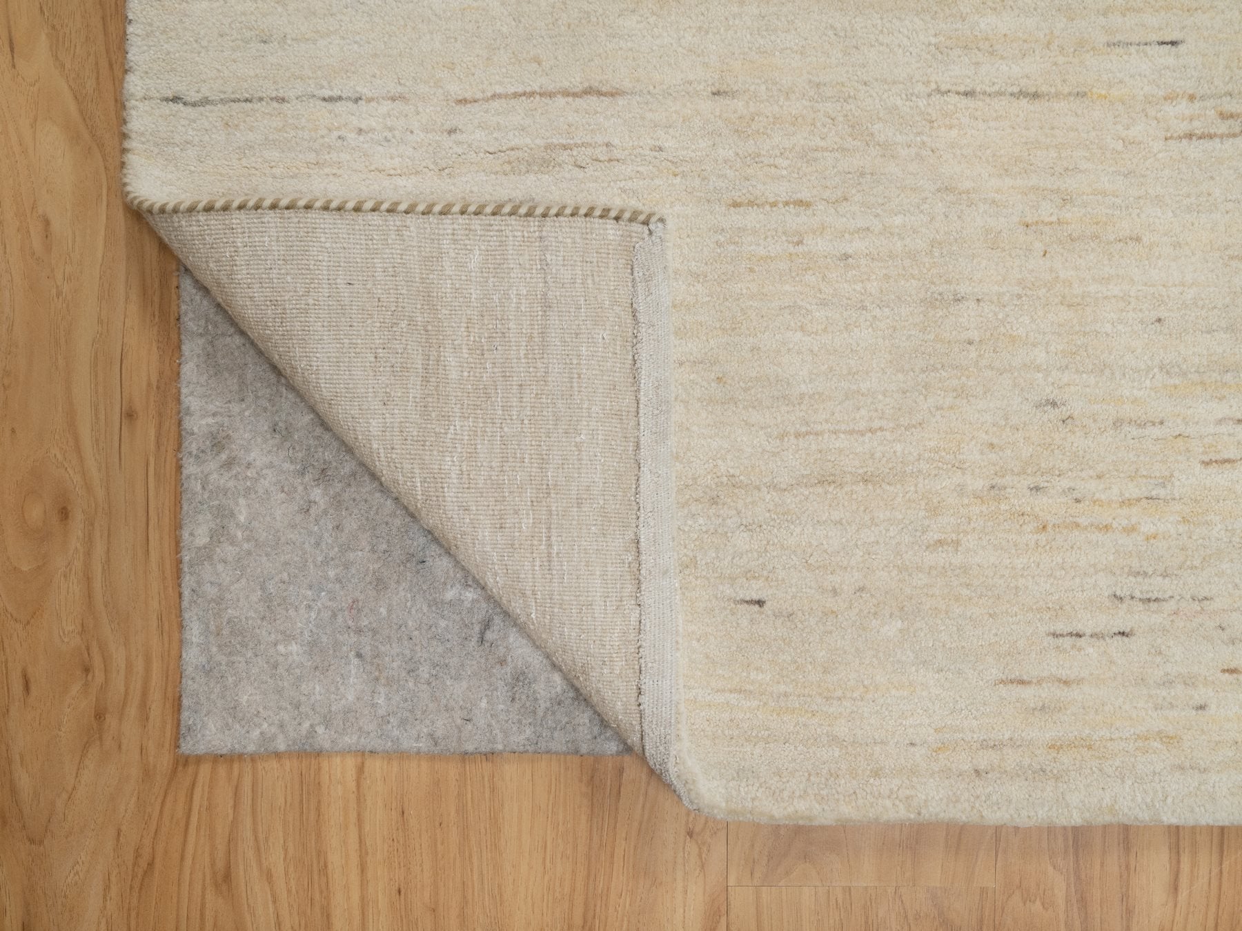 Gabbeh Modern / Contemporary hand-knotted wool rug in Ivory, 7'9" x 9'8" — SKU O091341 (view 4)