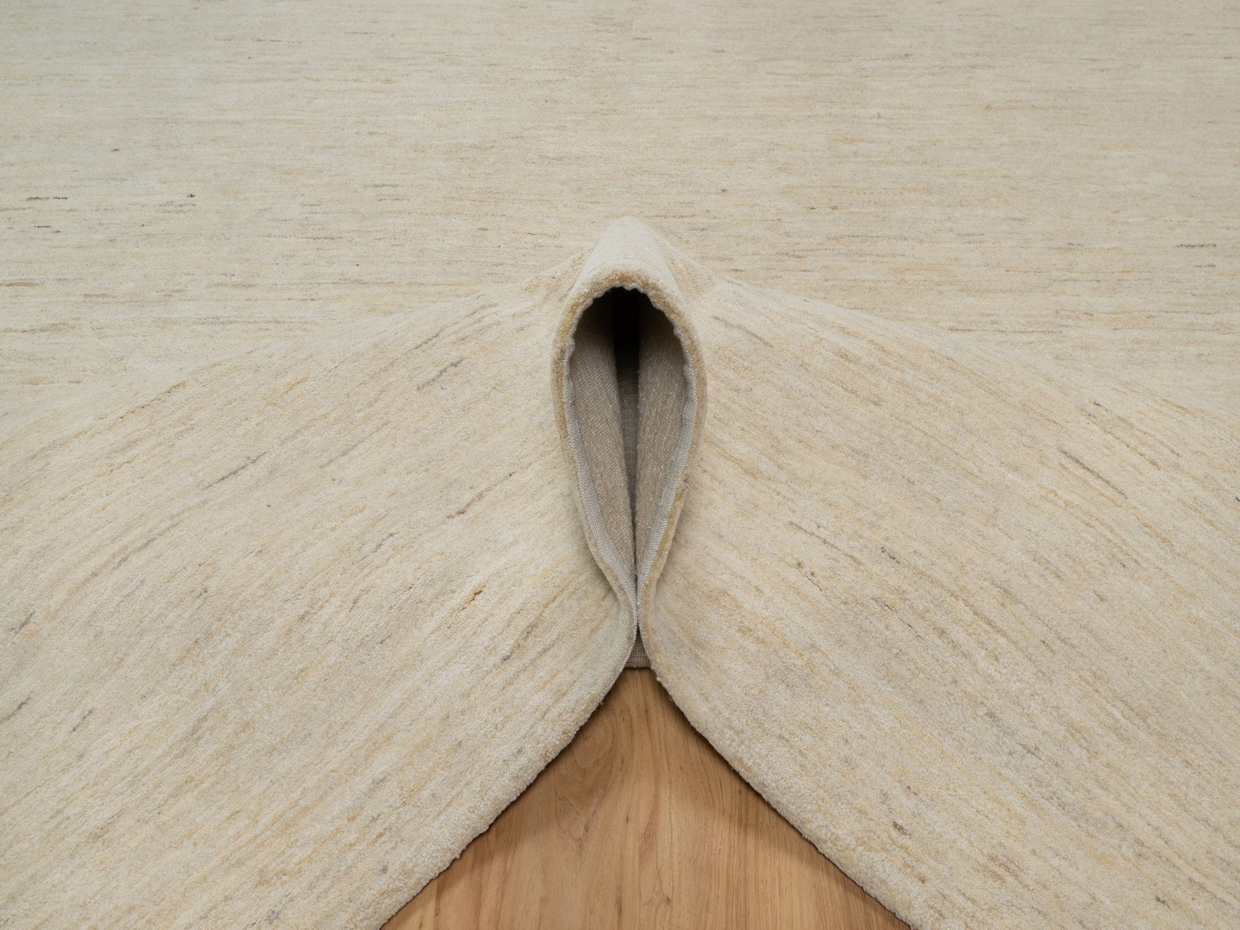 Gabbeh Modern / Contemporary hand-knotted wool rug in Ivory, 7'9" x 9'8" — SKU O091341 (view 5)