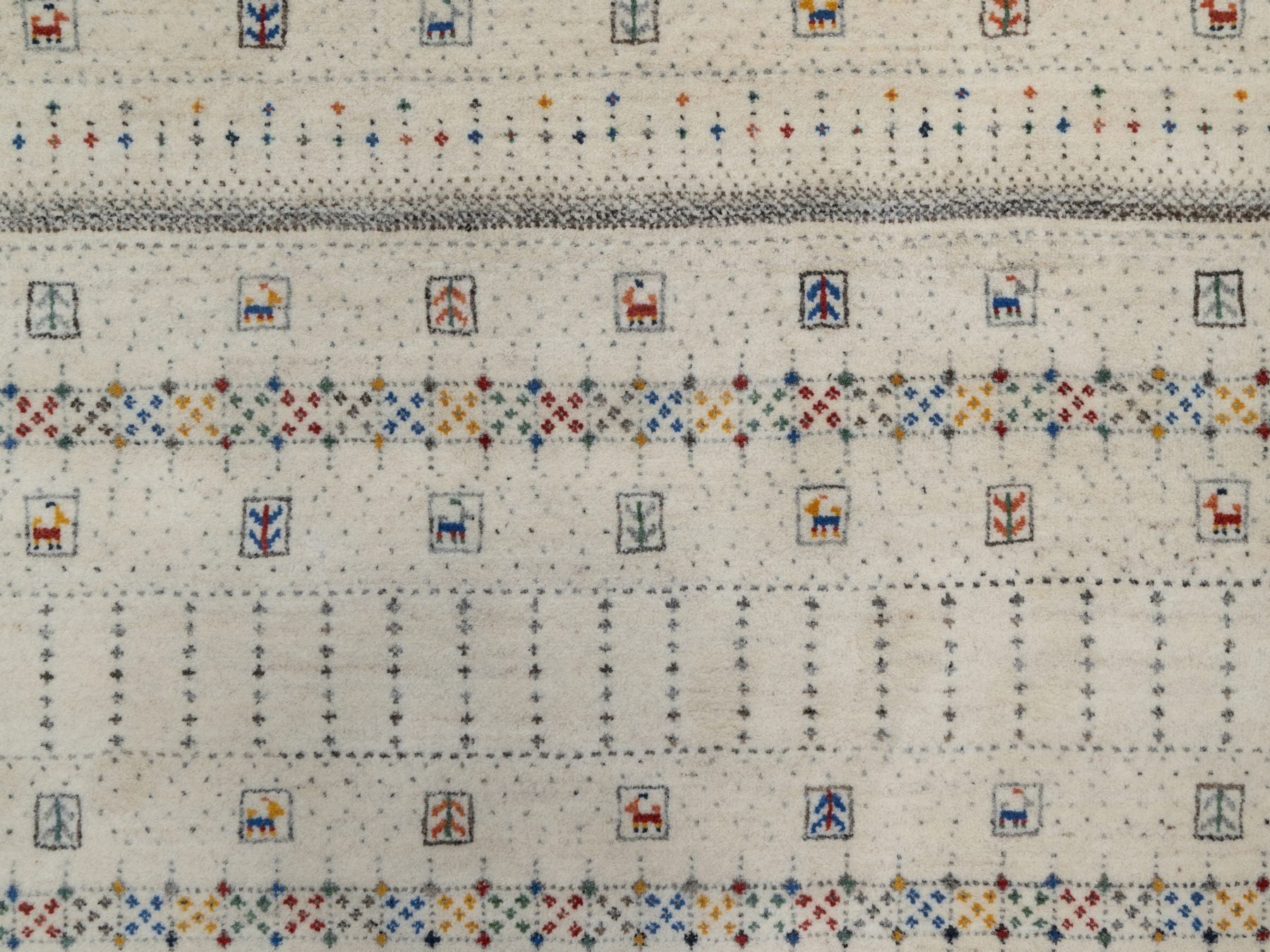 Gabbeh Modern / Contemporary hand-knotted wool rug in Ivory, 8'1" x 10' — SKU O091342 (view 8)