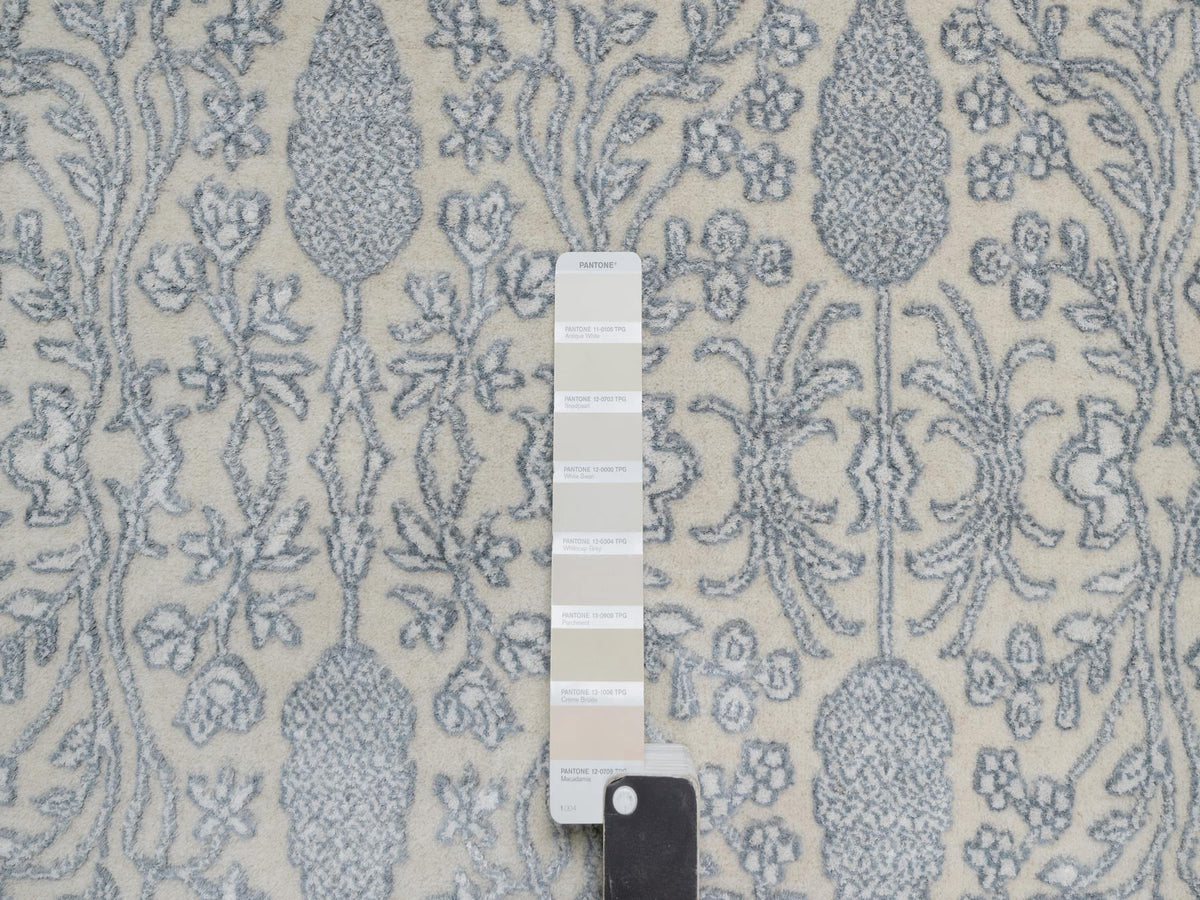 Fine Oriental hand-knotted wool/silk rug in Ivory, 8'11" x 12'1" — SKU O091353 (view 7)
