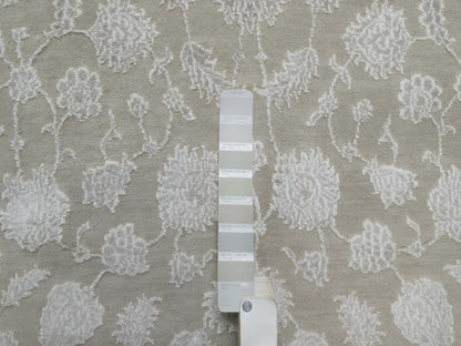 Fine Oriental hand-knotted wool/silk rug in Gray, 4'1" x 6'1" — SKU O091355 (view 4)