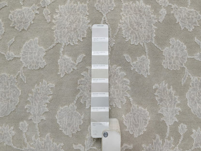 Fine Oriental hand-knotted wool/silk rug in Gray, 4'9" x 6'10" — SKU O091356 (view 4)