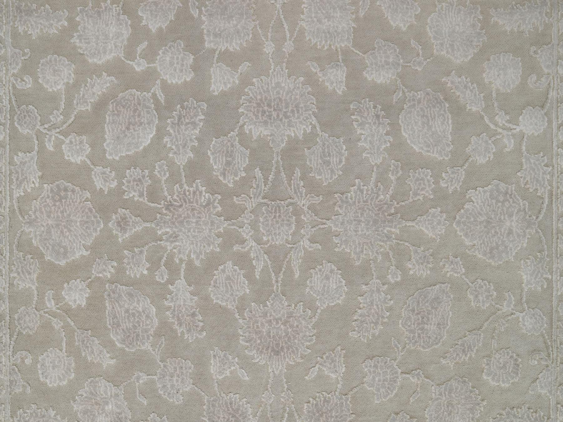 Fine Oriental hand-knotted wool/silk rug in Gray, 4'9" x 6'10" — SKU O091356 (view 5)
