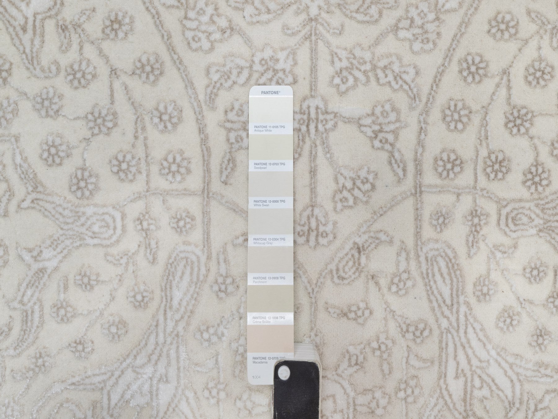 Fine Oriental hand-knotted wool/silk rug in Ivory, 9'1" x 12'1" — SKU O091365 (view 7)