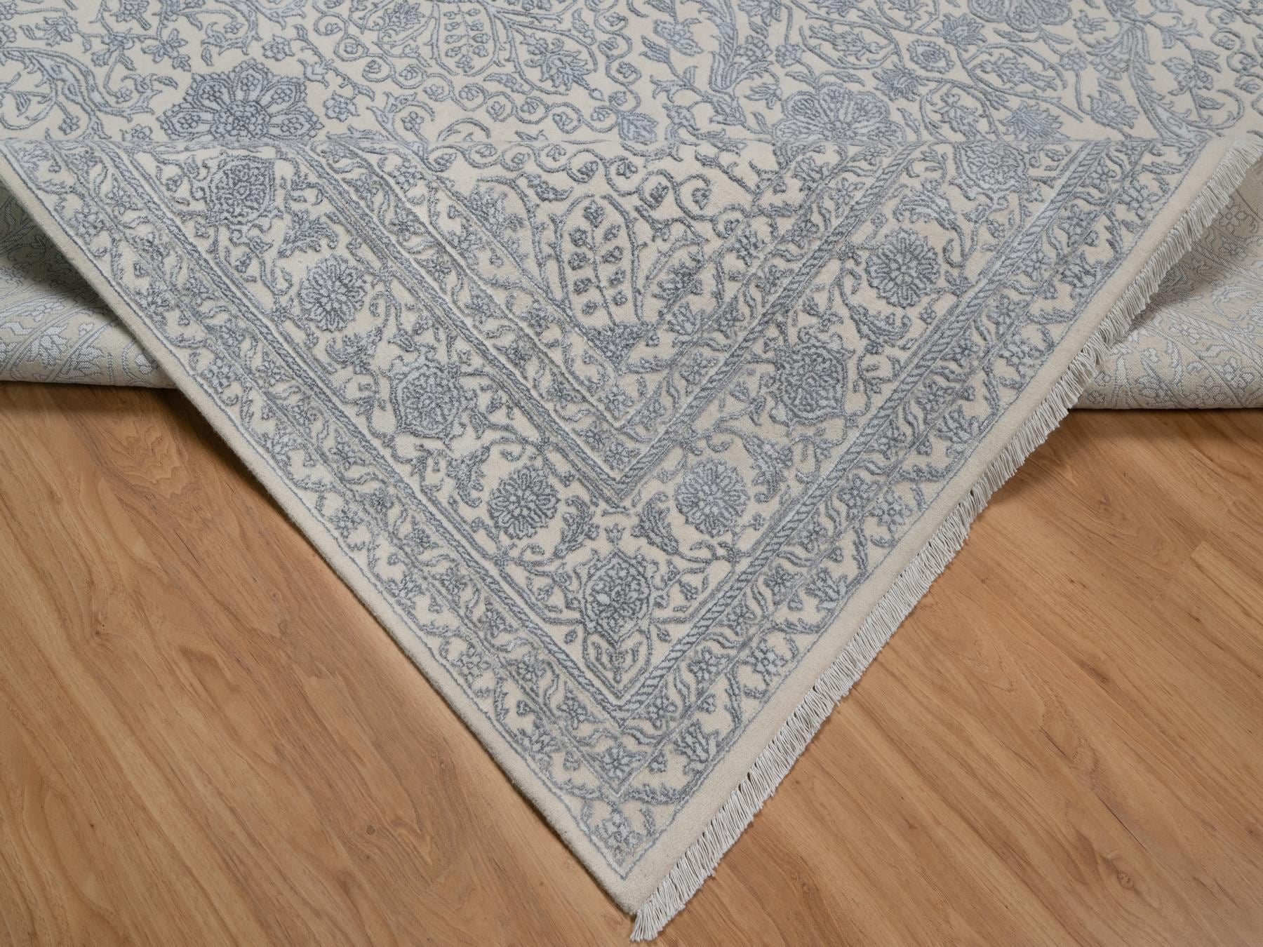 Fine Oriental hand-knotted wool/silk rug in Ivory, 7'9" x 10'2" — SKU O091366 (view 6)