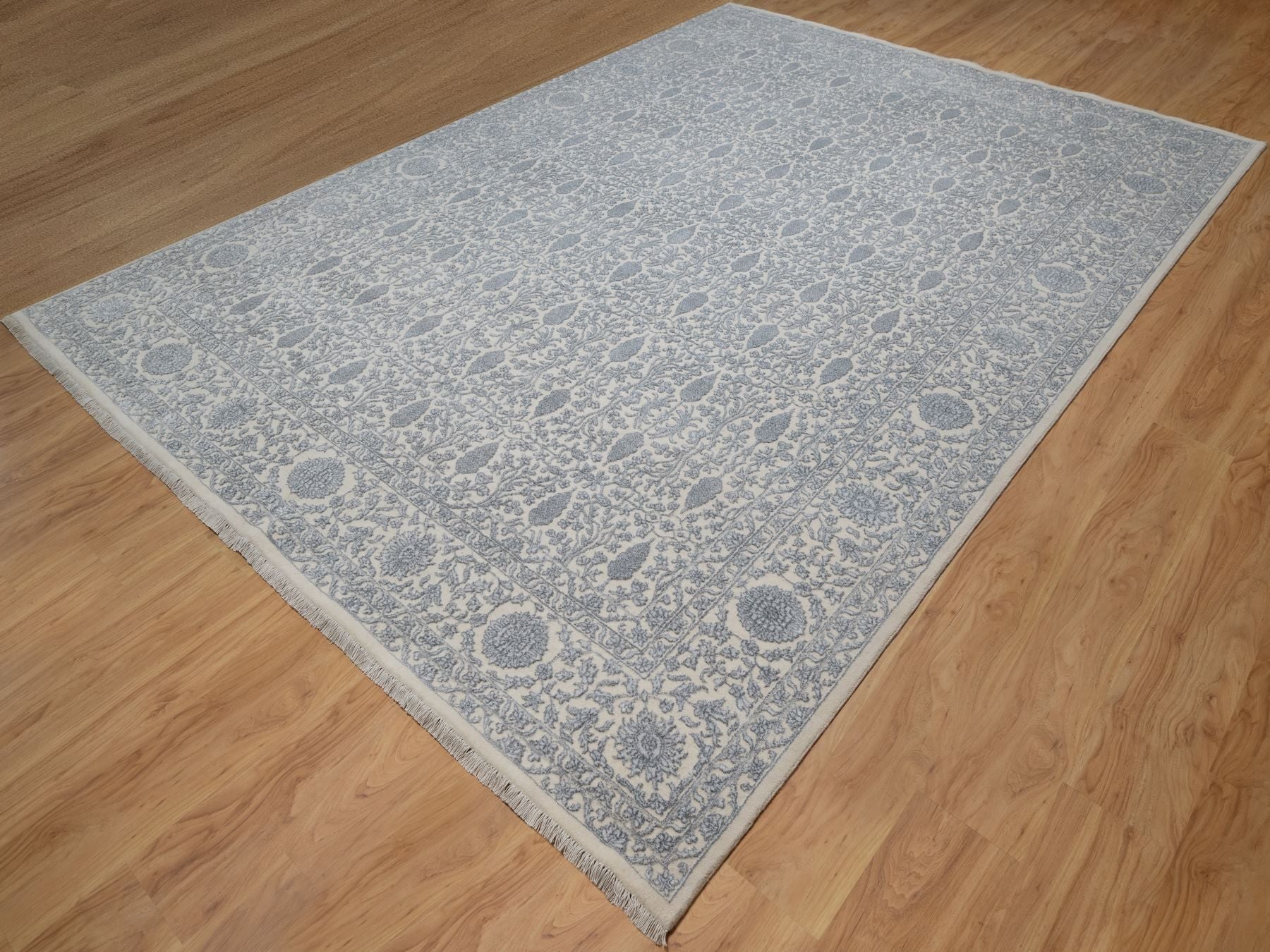 Fine Oriental hand-knotted wool/silk rug in Ivory, 8'8" x 12'1" — SKU O091367 (view 3)