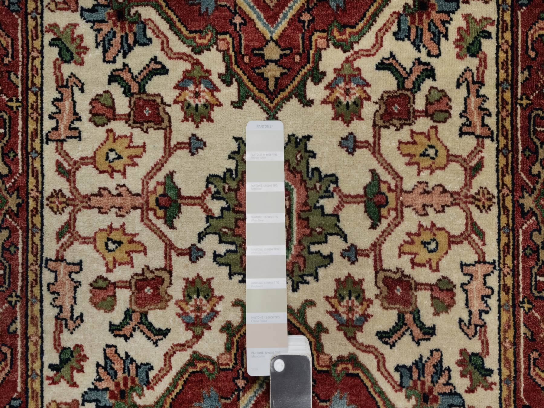 Heriz Heriz hand-knotted wool runner in Ivory & Red, 2'8" x 14'3" — SKU O091388 (view 4)