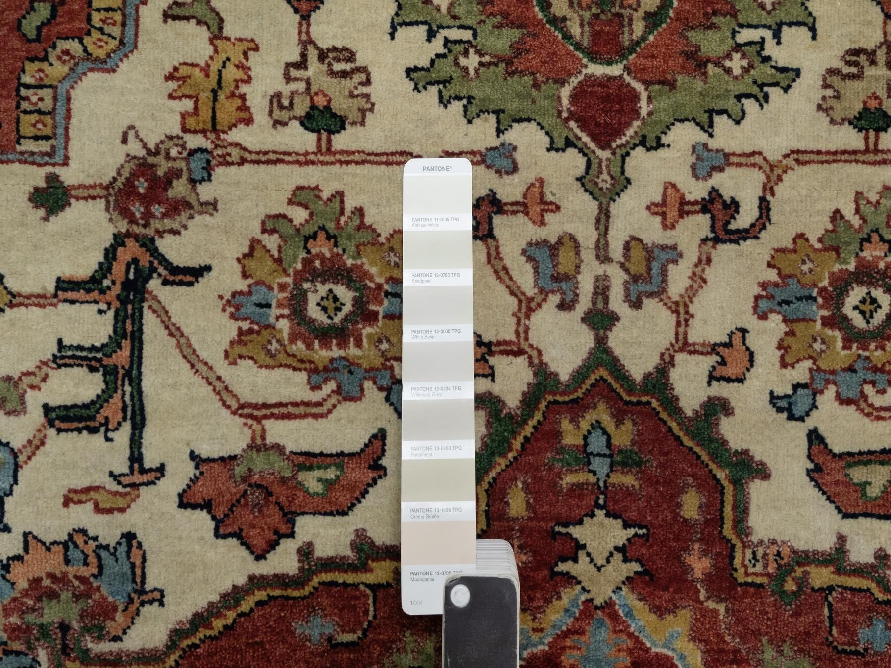 Heriz Heriz hand-knotted wool rug in Ivory & Red, 5'1" x 7'2" — SKU O091395 (view 4)