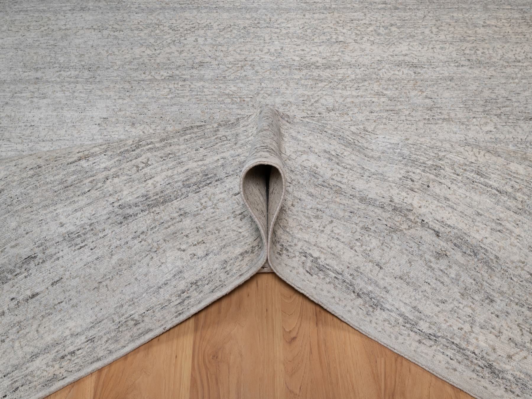 Modern / Contemporary hand-knotted wool rug in Gray, 8'1" x 10'2" — SKU O091409 (view 5)