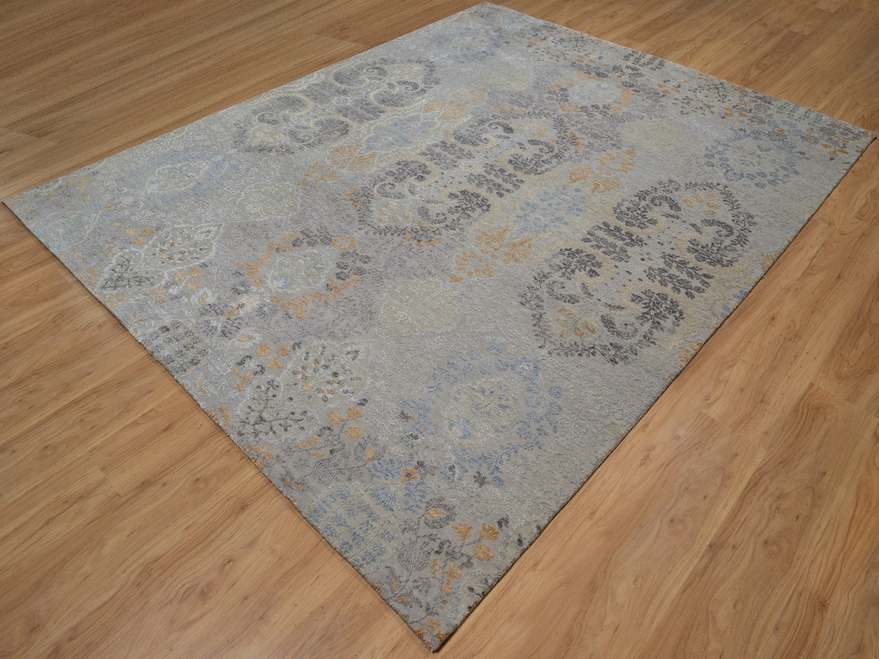 Transitional hand-knotted wool/silk rug in Gray, 7'10" x 9'11" — SKU O091414 (view 3)