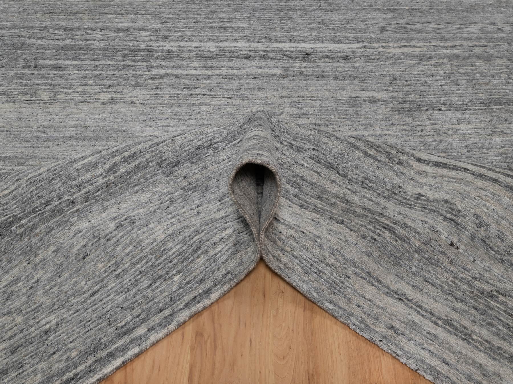 Modern / Contemporary hand-knotted wool rug in Gray, 8' x 9'10" — SKU O091418 (view 5)