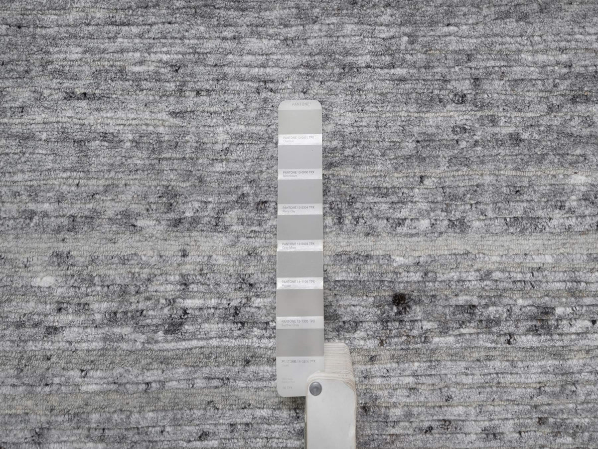 Modern / Contemporary hand-knotted wool rug in Gray, 8' x 9'10" — SKU O091418 (view 7)