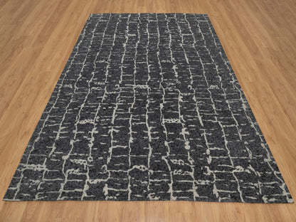 Modern / Contemporary hand-knotted wool rug in Black, 7'11" x 10'1" — SKU O091419 (view 2)