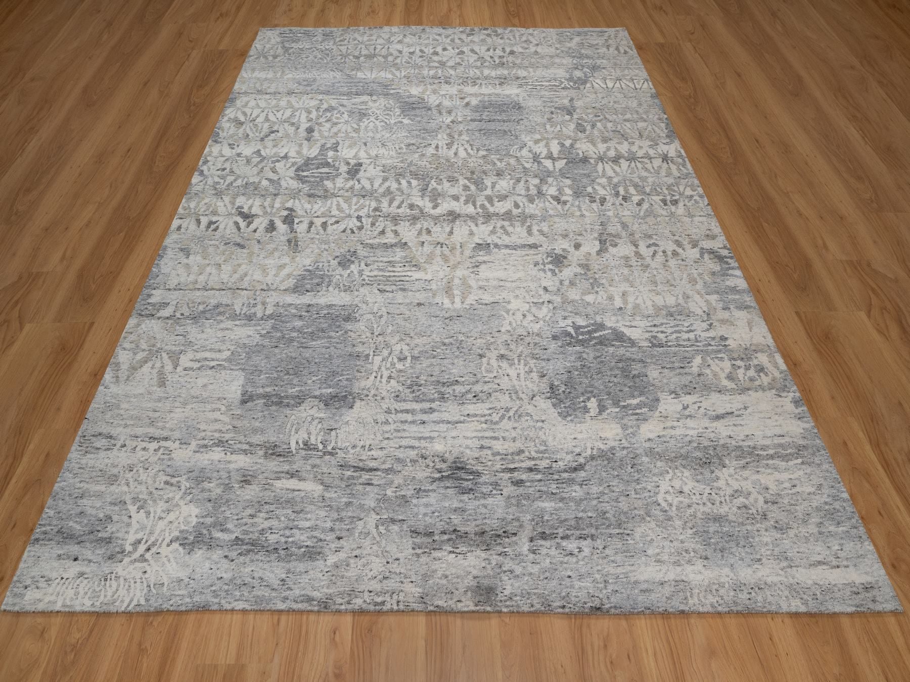Modern / Contemporary hand-knotted wool rug in Ivory, 8' x 10'1" — SKU O091422 (view 2)