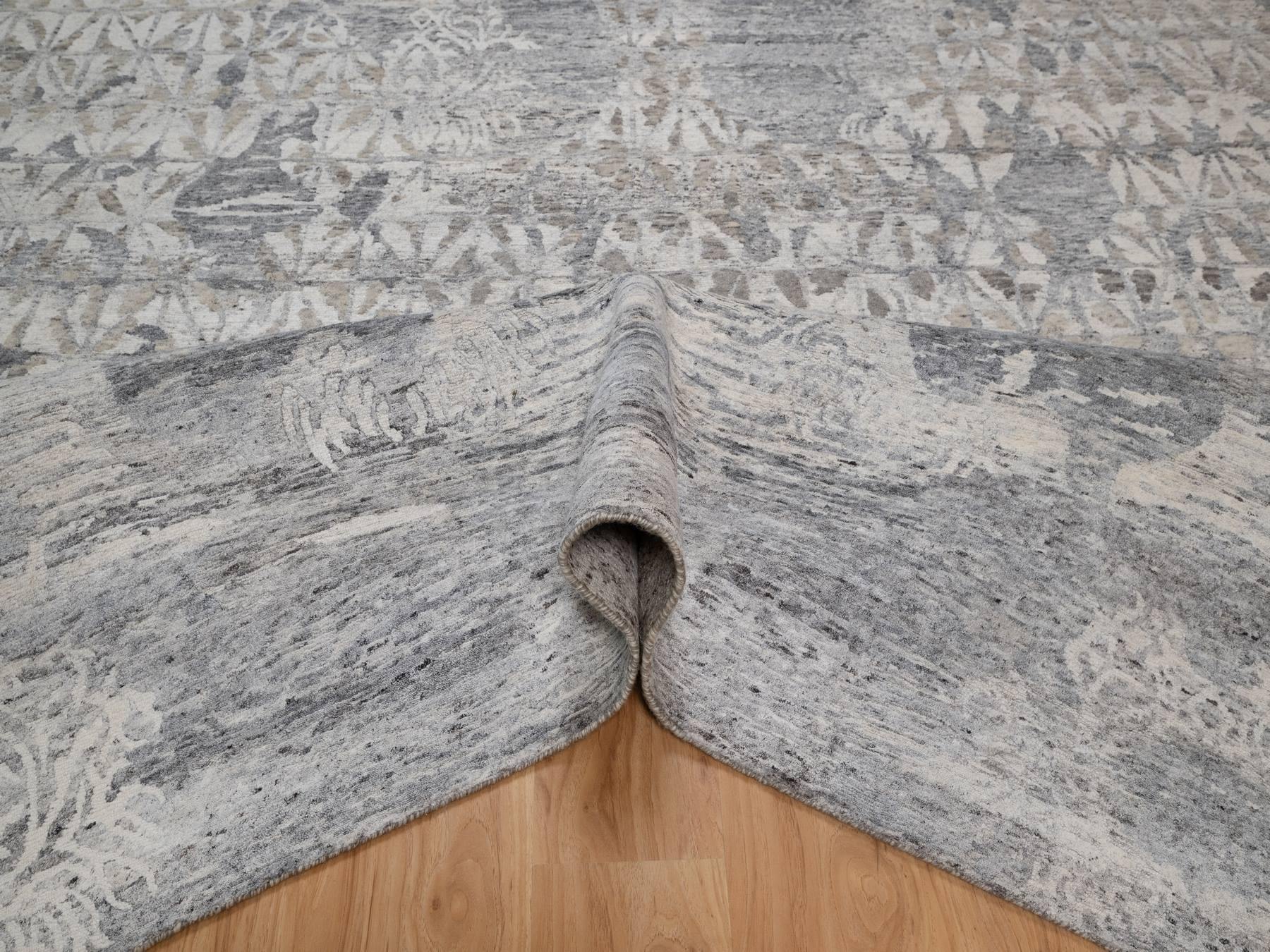 Modern / Contemporary hand-knotted wool rug in Ivory, 8' x 10'1" — SKU O091422 (view 5)