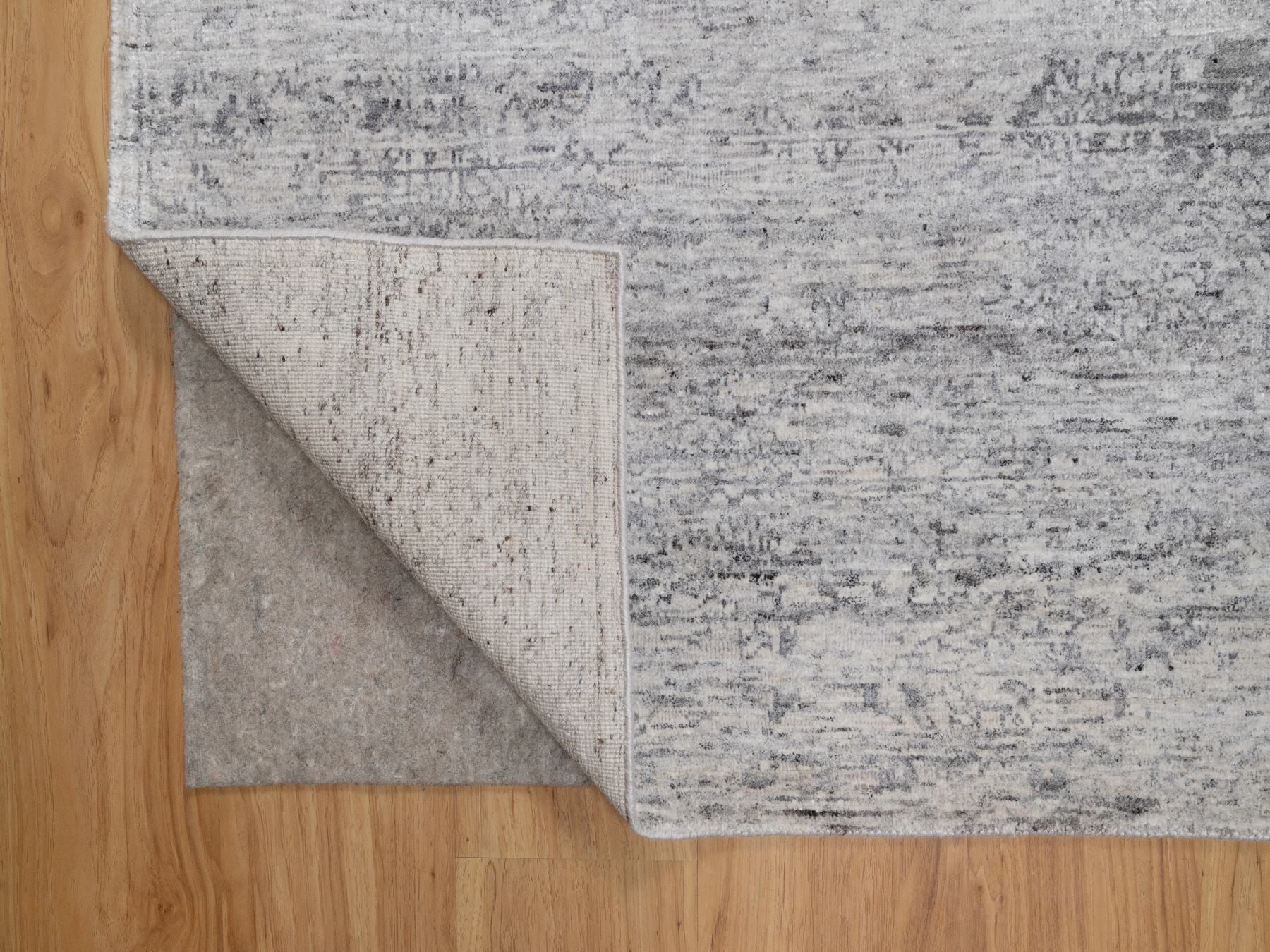 Modern / Contemporary hand-knotted wool rug in Ivory, 7'10" x 10' — SKU O091423 (view 4)