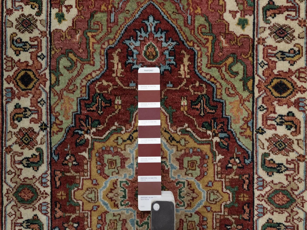 Heriz Heriz hand-knotted wool rug in Red & Ivory, 2'1" x 3' — SKU O091493 (view 4)