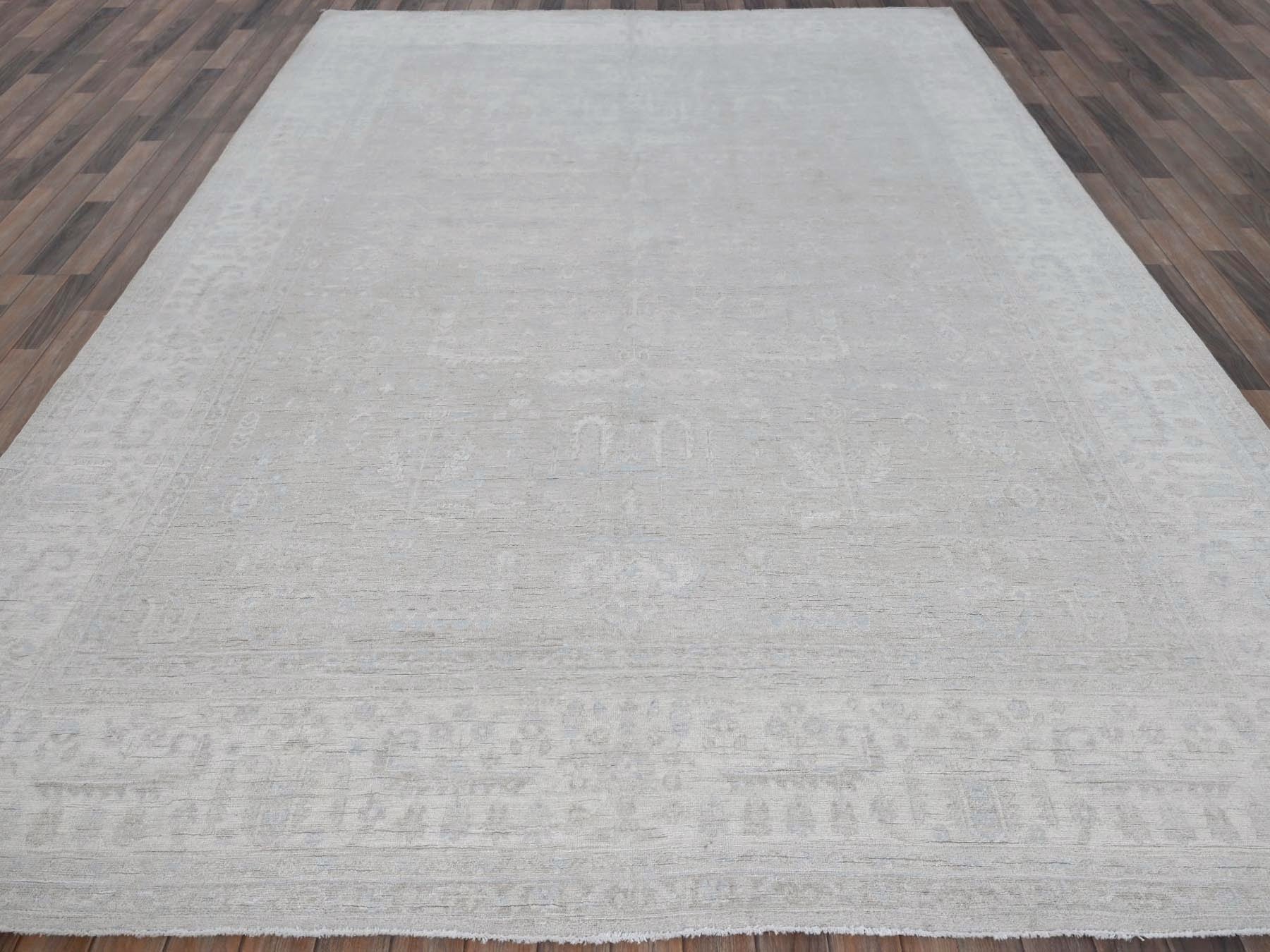 Heriz Vintage hand-knotted wool rug in Gray & Ivory, 8'7" x 11'5" — SKU O0914 (view 3)