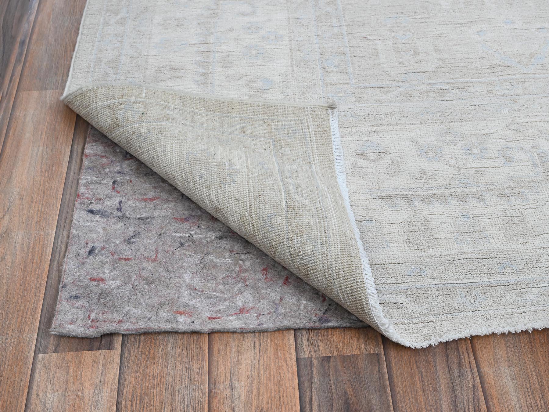 Heriz Vintage hand-knotted wool rug in Gray & Ivory, 8'7" x 11'5" — SKU O0914 (view 5)