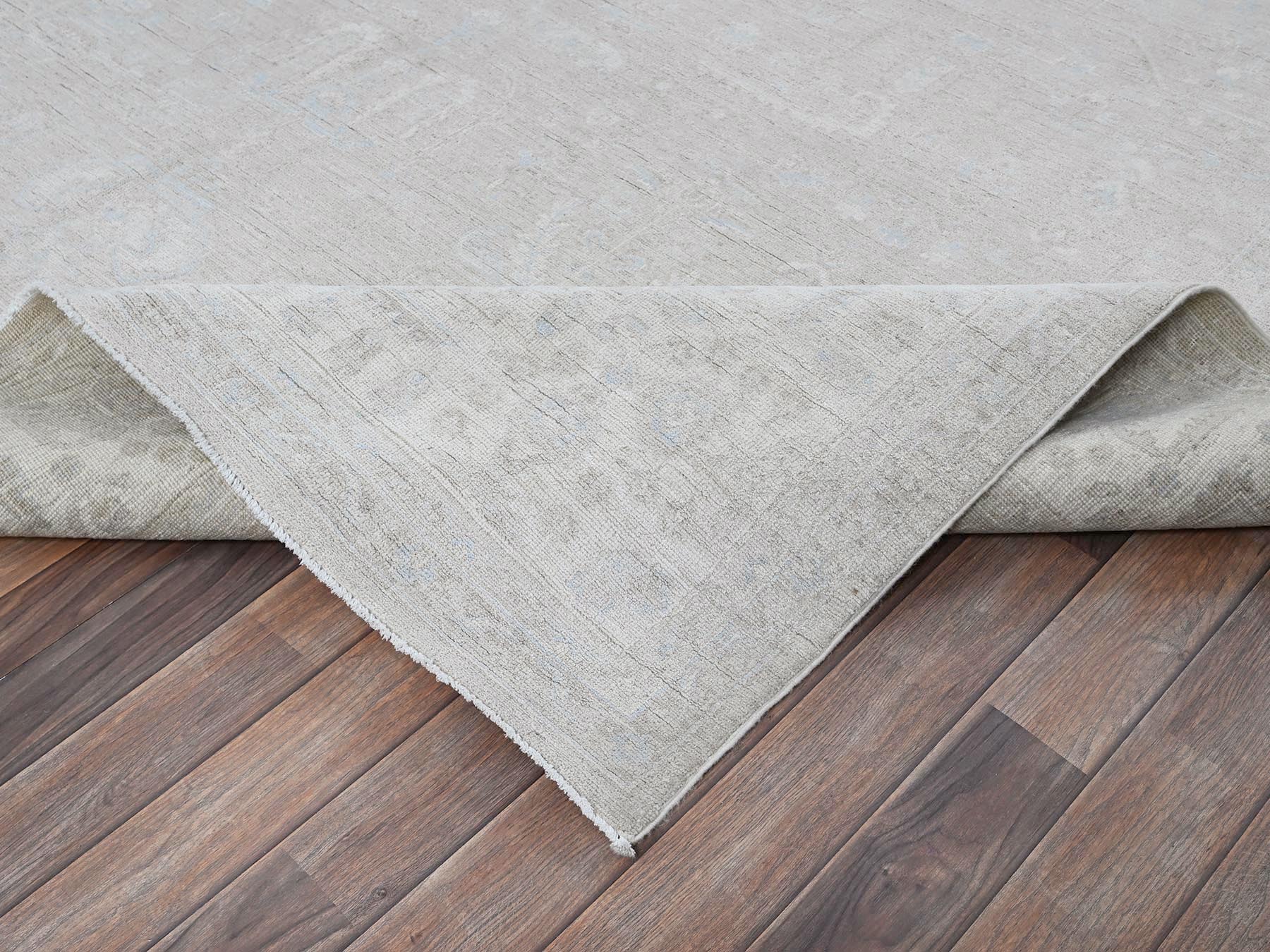 Heriz Vintage hand-knotted wool rug in Gray & Ivory, 8'7" x 11'5" — SKU O0914 (view 7)