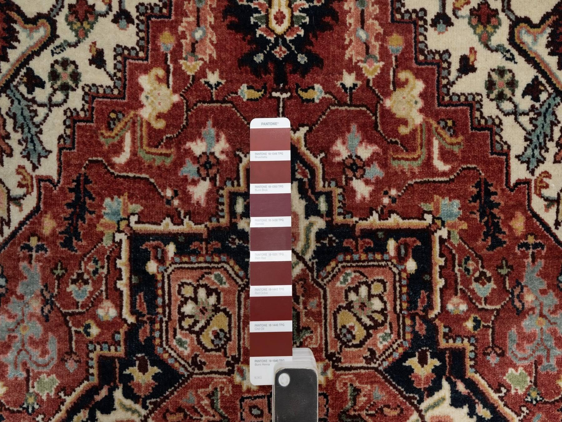 Heriz Heriz hand-knotted wool rug in Red & Midnight Blue, 3' x 5' — SKU O091509 (view 4)