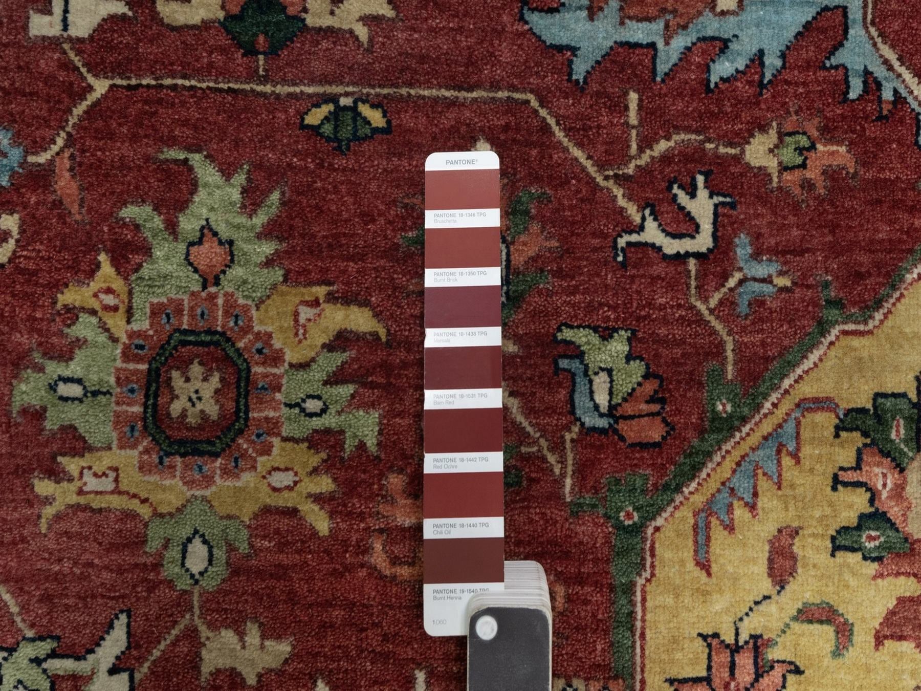 Heriz Heriz hand-knotted wool rug in Red & Ivory, 8'11" x 12'1" — SKU O091516 (view 7)