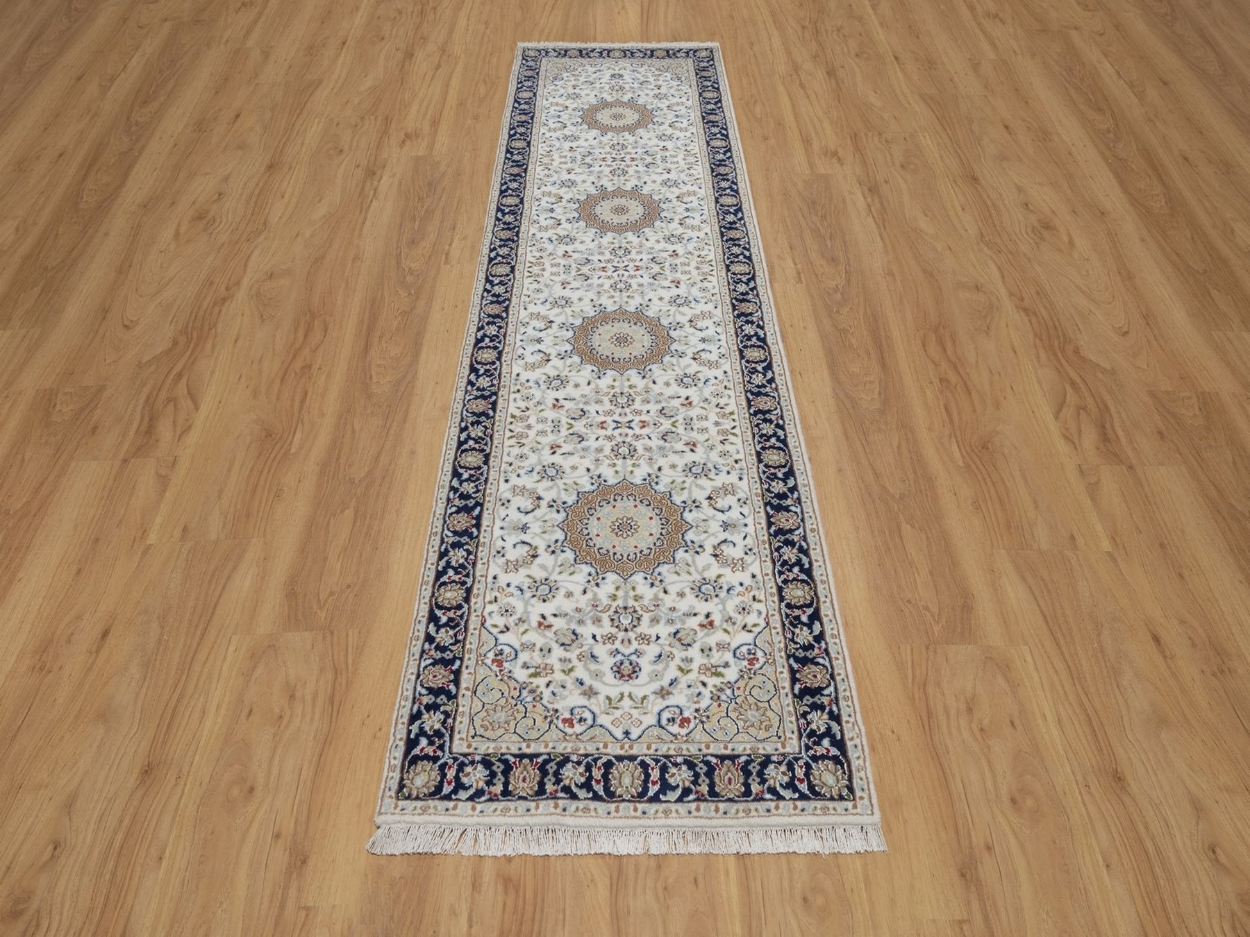 Ivory 2'8" x 10'3" Fine Oriental Hand knotted Wool/Silk Rug - Sku: O091559
