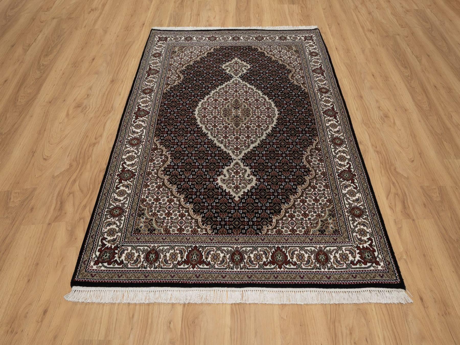 Black 4'9" x 6'9" Fine Oriental Hand knotted Wool Rug - Sku: O091588