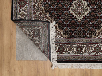 Black 4'9" x 6'9" Fine Oriental Hand knotted Wool Rug - Sku: O091588