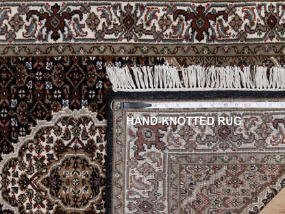 Black 2'10" x 13'11" Fine Oriental Hand knotted Wool Rug - Sku: O091639