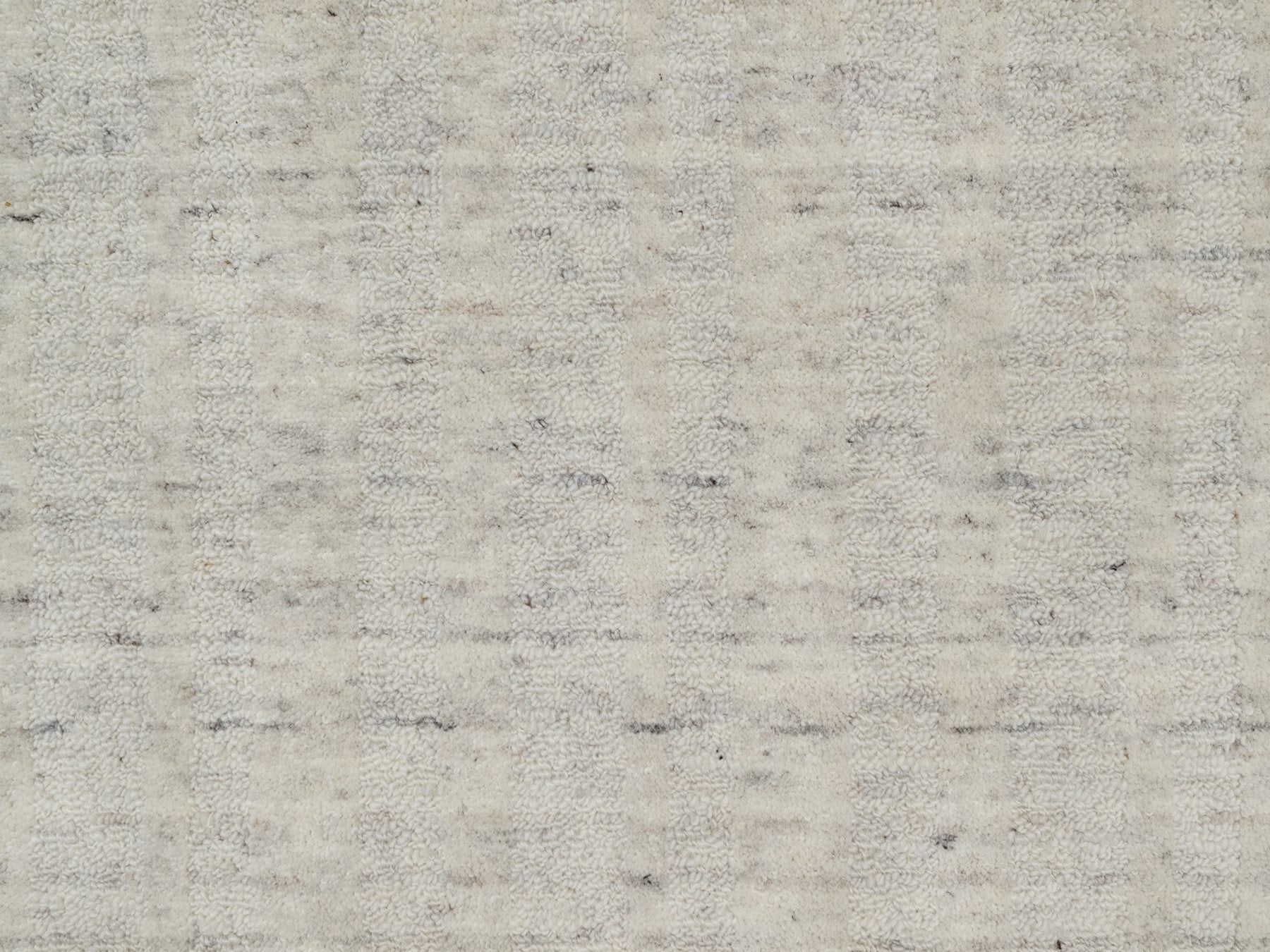 Modern / Contemporary hand-knotted wool runner in Ivory, 2'5" x 10' — SKU O091670 (view 5)