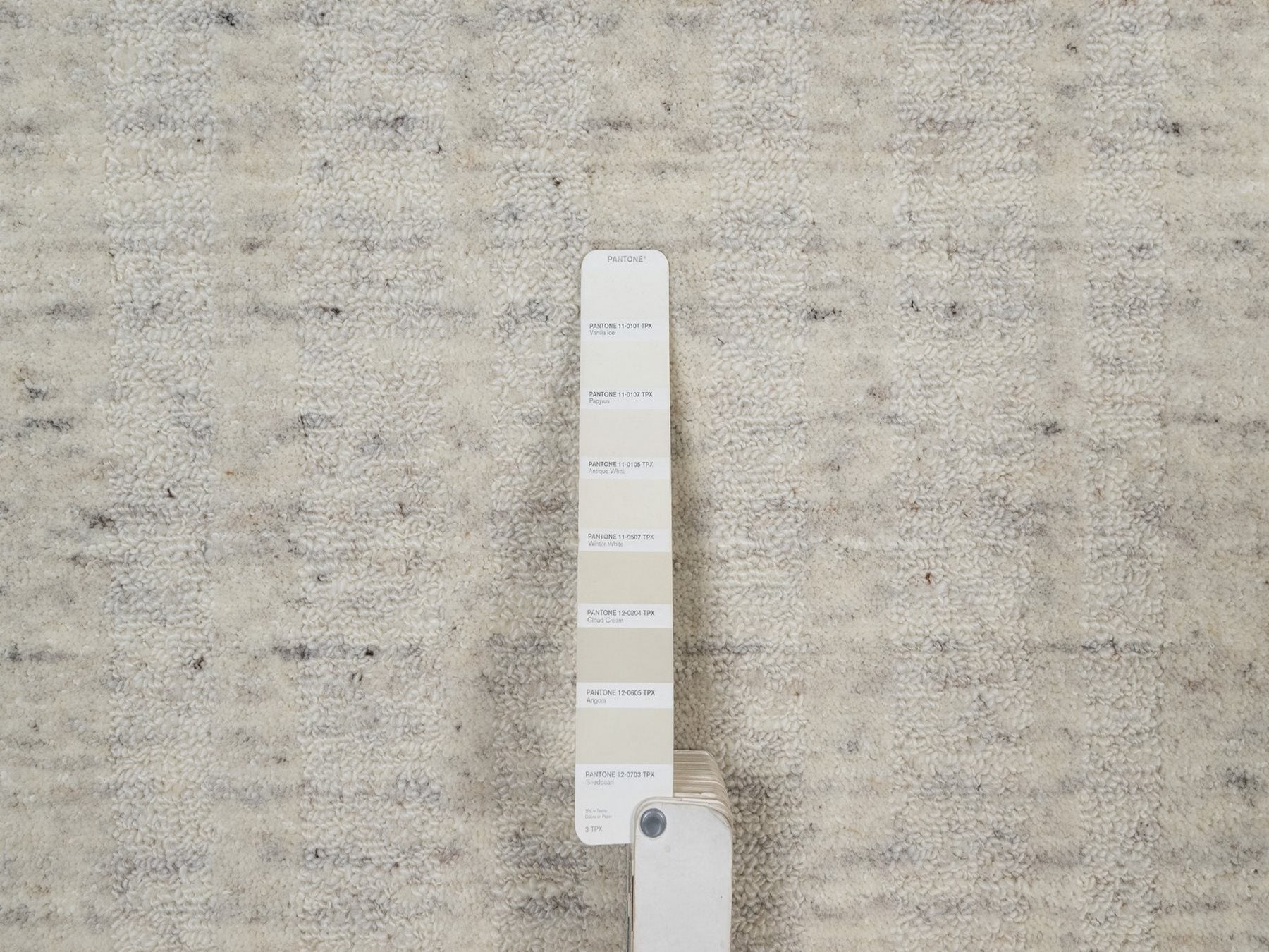 Modern / Contemporary hand-knotted wool rug in Ivory, 8'11" x 12' — SKU O091673 (view 7)