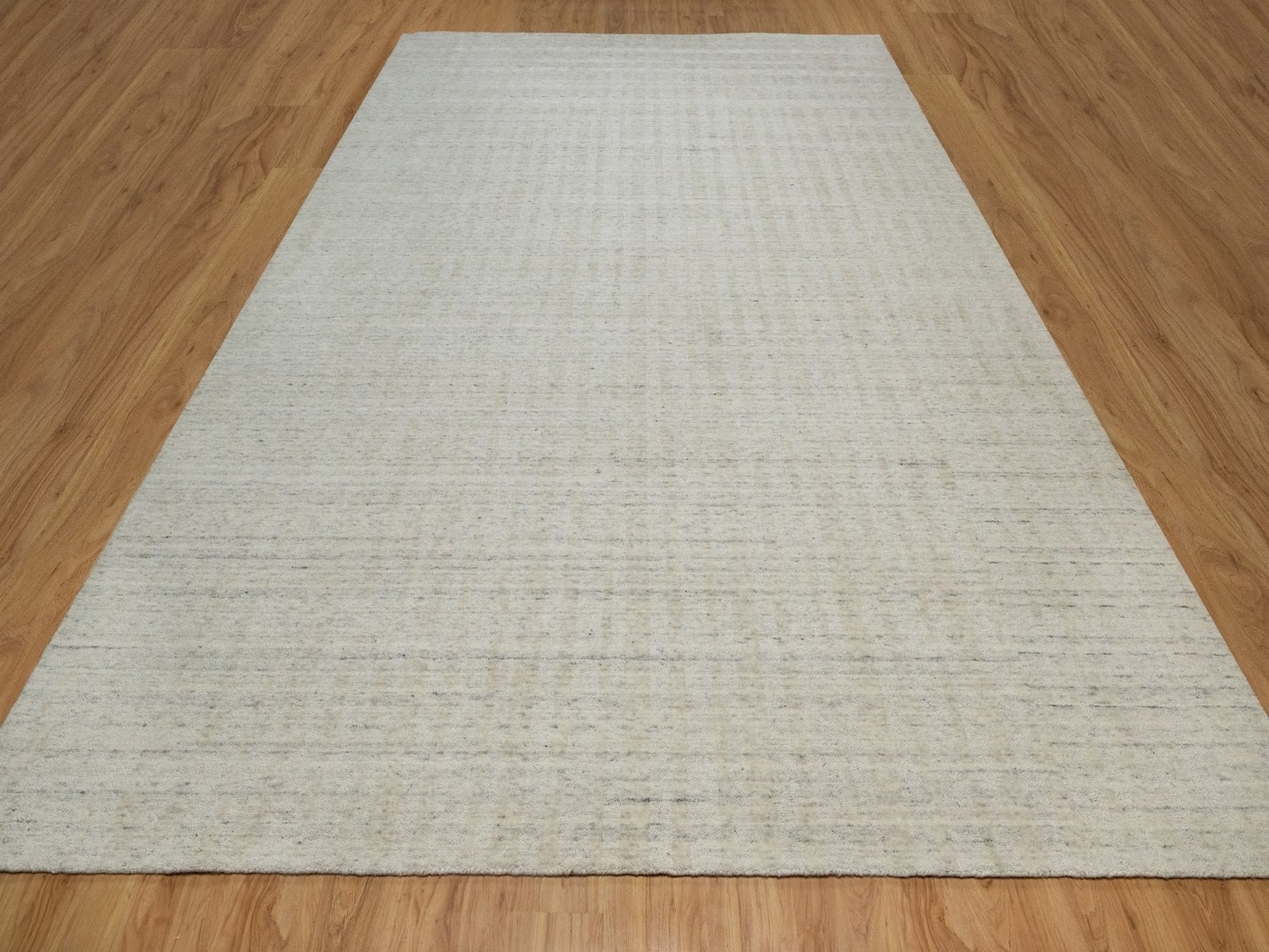 Modern / Contemporary hand-knotted wool rug in Ivory, 8'10" x 11'11" — SKU O091675 (view 2)