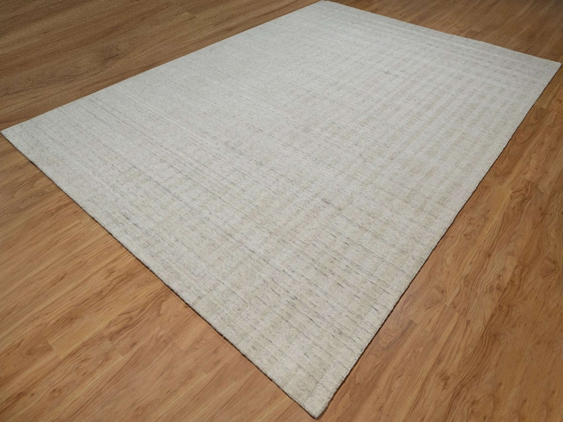 Modern / Contemporary hand-knotted wool rug in Ivory, 8'10" x 11'11" — SKU O091675 (view 3)