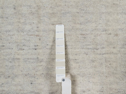 Modern / Contemporary hand-knotted wool rug in Ivory, 8'10" x 11'11" — SKU O091675 (view 7)