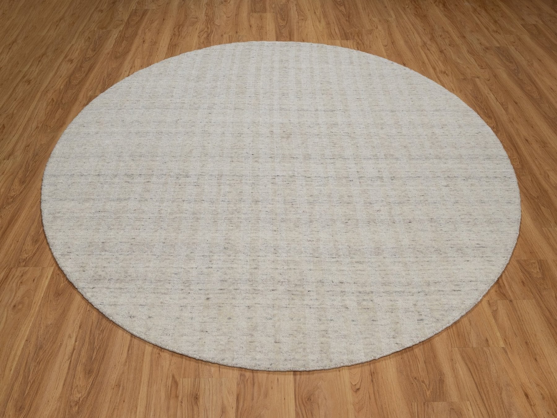 Modern / Contemporary hand-knotted wool rug in Ivory, 7'11" x 7'11" — SKU O091676 (view 2)