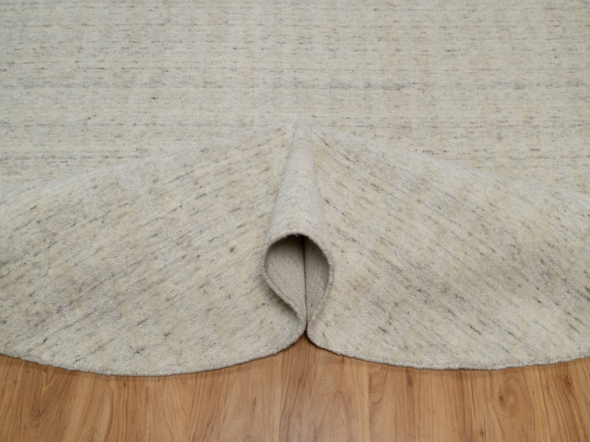 Modern / Contemporary hand-knotted wool rug in Ivory, 7'11" x 7'11" — SKU O091676 (view 5)