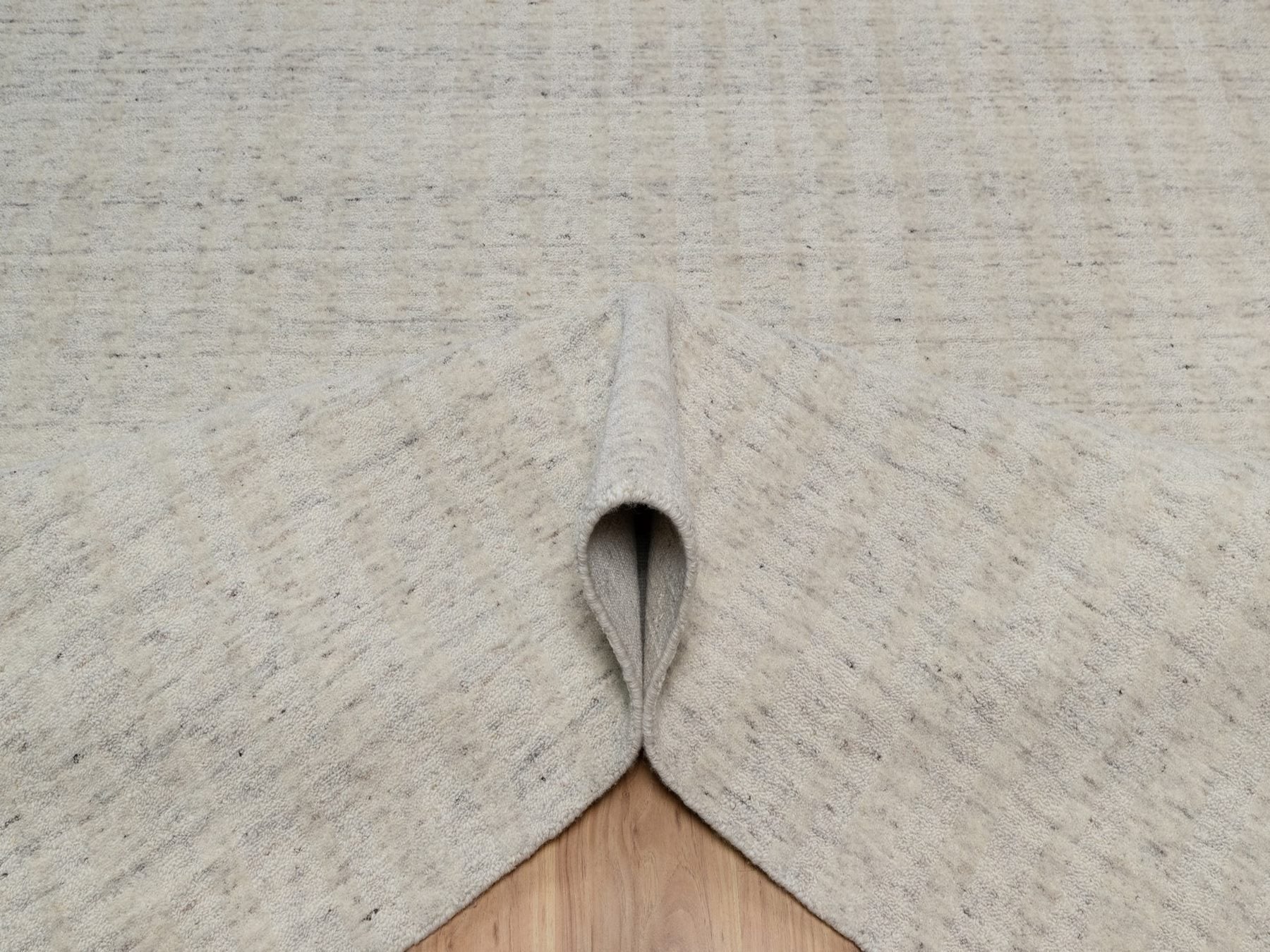 Modern / Contemporary hand-knotted wool rug in Ivory, 8'1" x 10' — SKU O091677 (view 5)