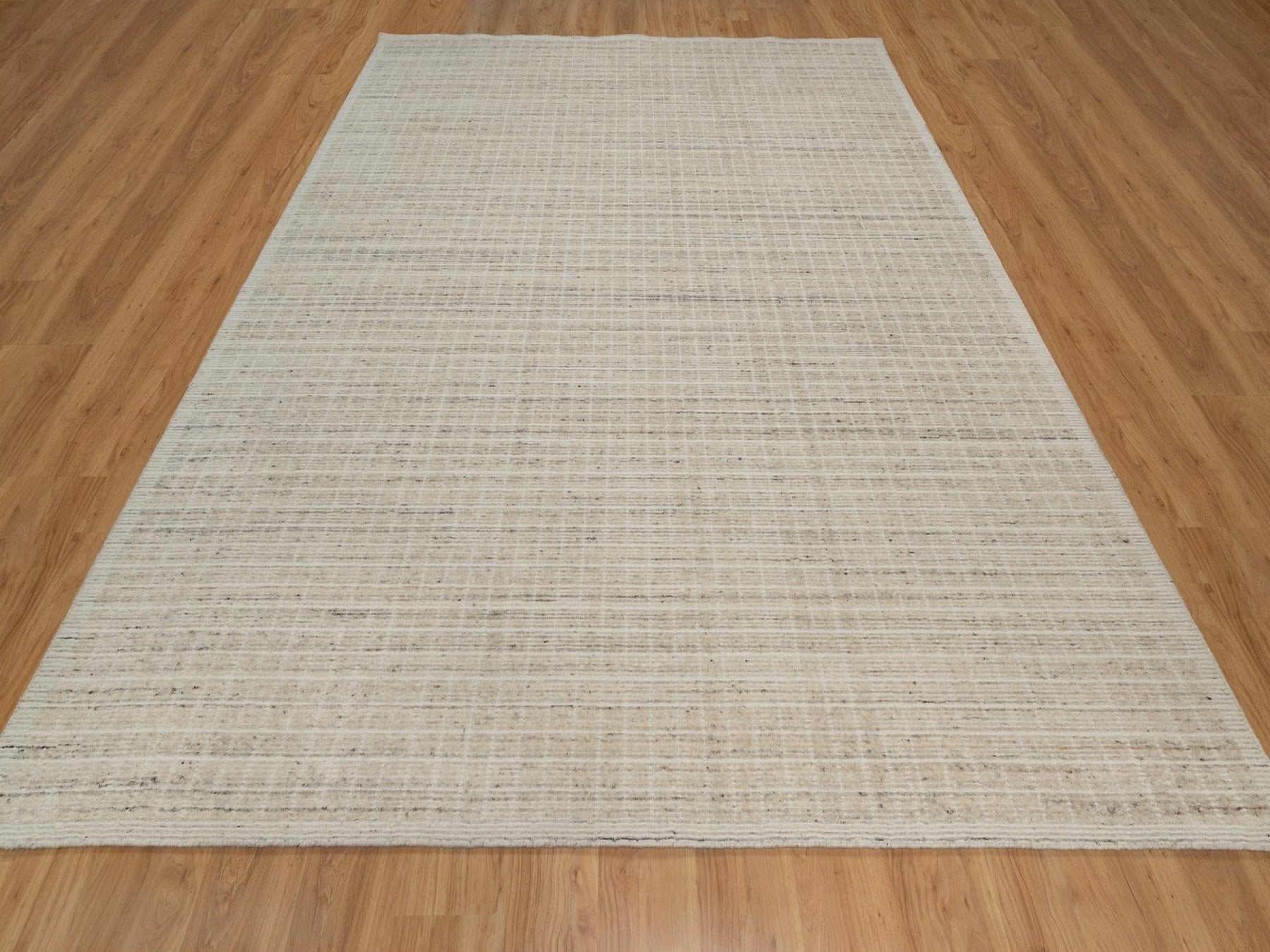 Modern / Contemporary hand-knotted wool rug in Ivory, 9'2" x 12' — SKU O091682 (view 2)
