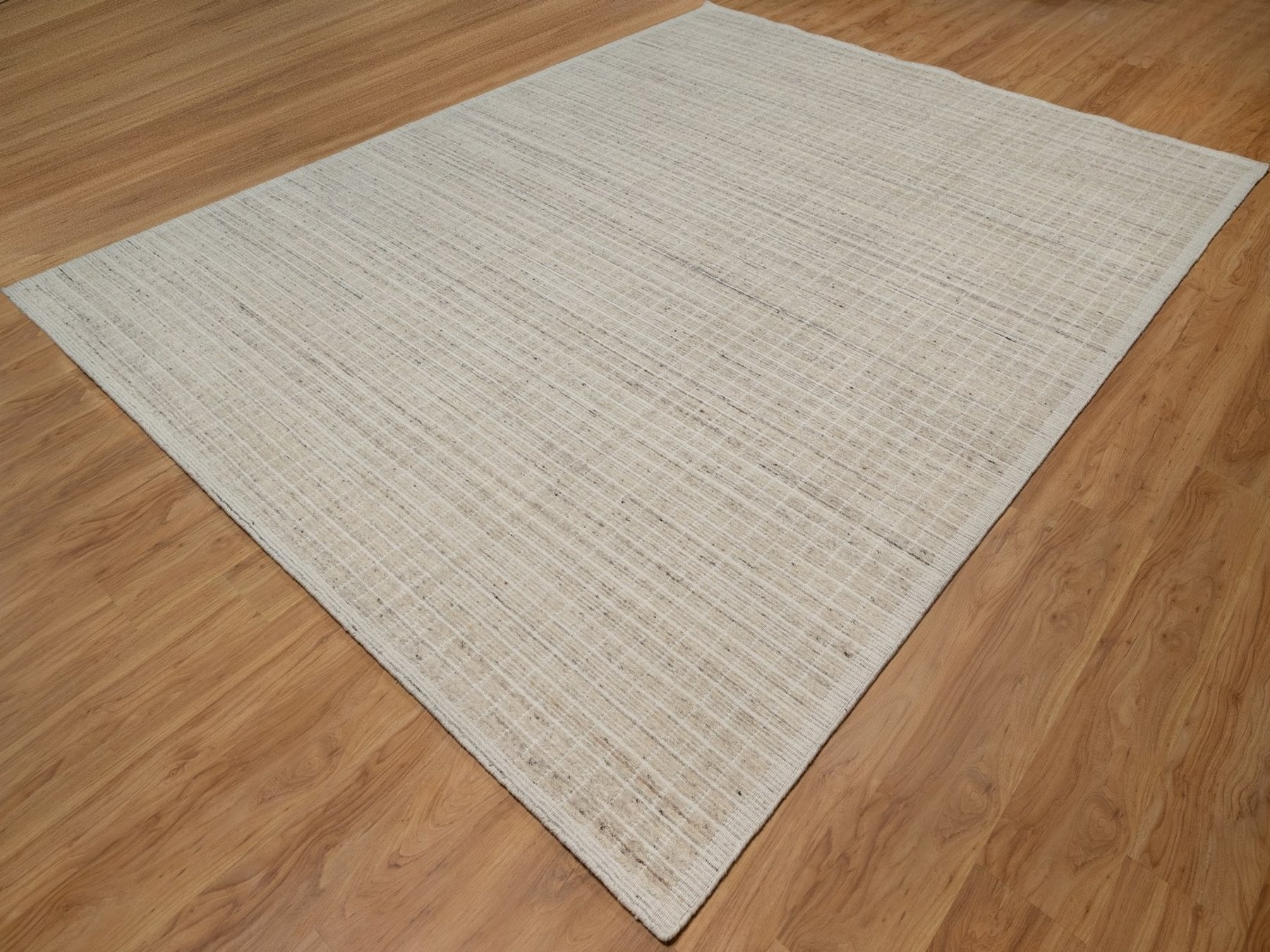 Modern / Contemporary hand-knotted wool rug in Ivory, 9'1" x 12' — SKU O091685 (view 3)