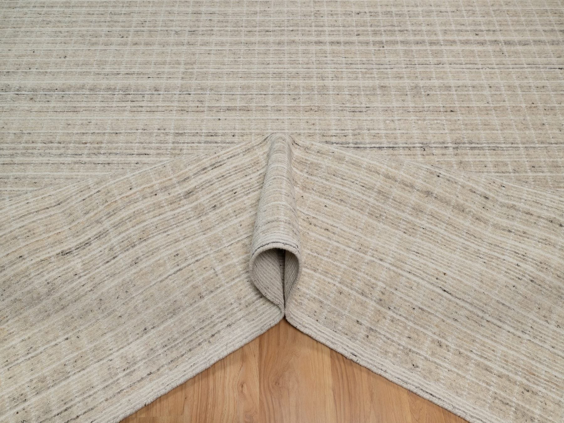 Modern / Contemporary hand-knotted wool rug in Ivory, 9'1" x 12' — SKU O091685 (view 5)