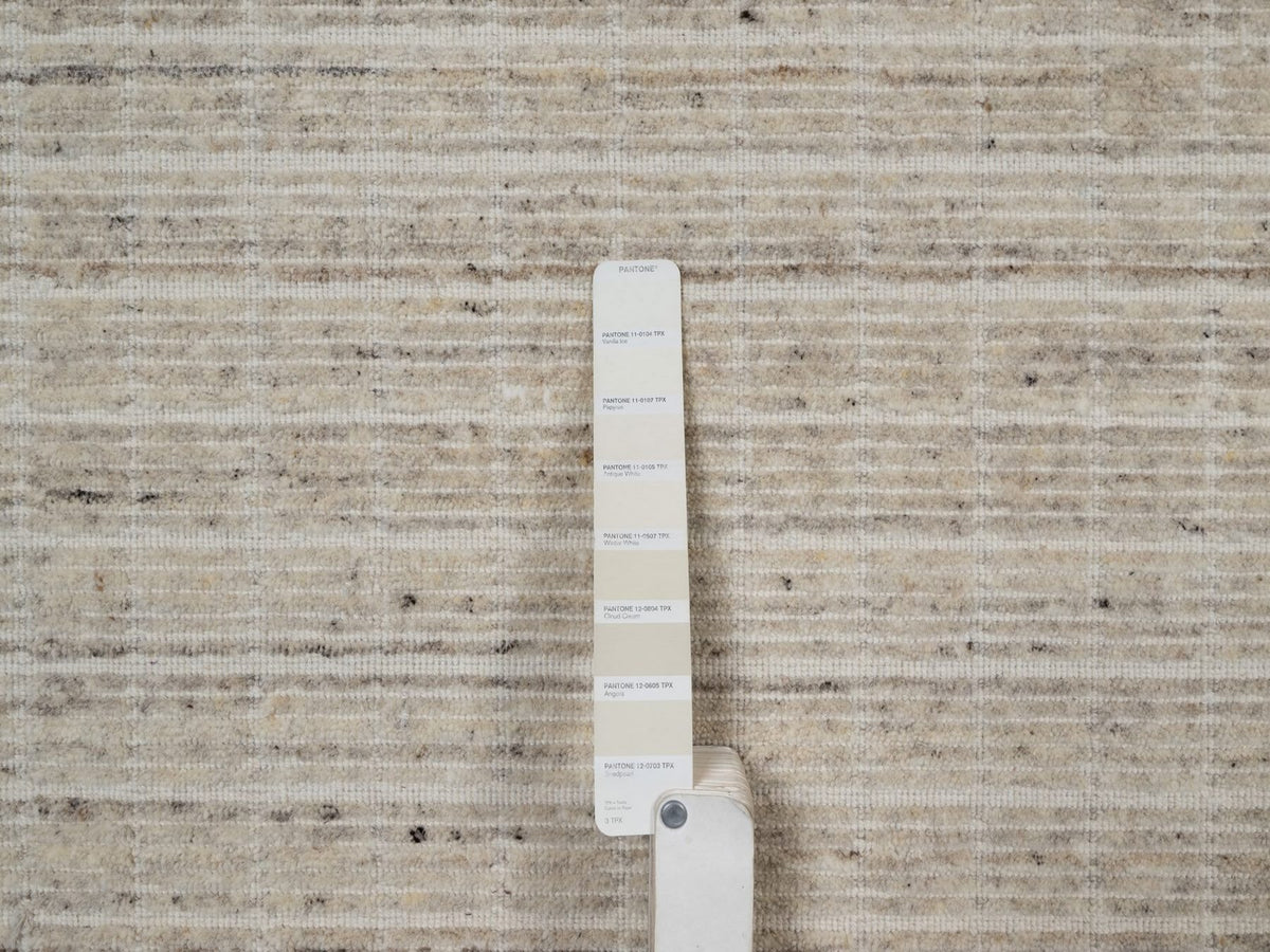 Modern / Contemporary hand-knotted wool rug in Ivory, 9'1" x 12' — SKU O091685 (view 7)