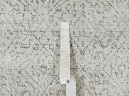 Modern / Contemporary hand-knotted wool rug in Ivory, 8'2" x 10'2" — SKU O091716 (view 7)