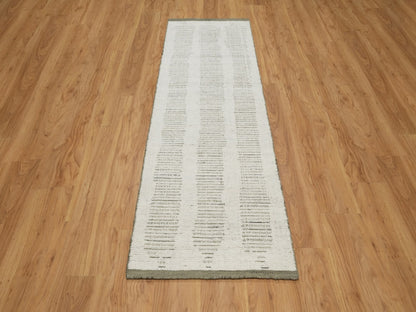 Modern / Contemporary hand-knotted wool runner in Ivory, 2'6" x 7'11" — SKU O091722 (view 2)