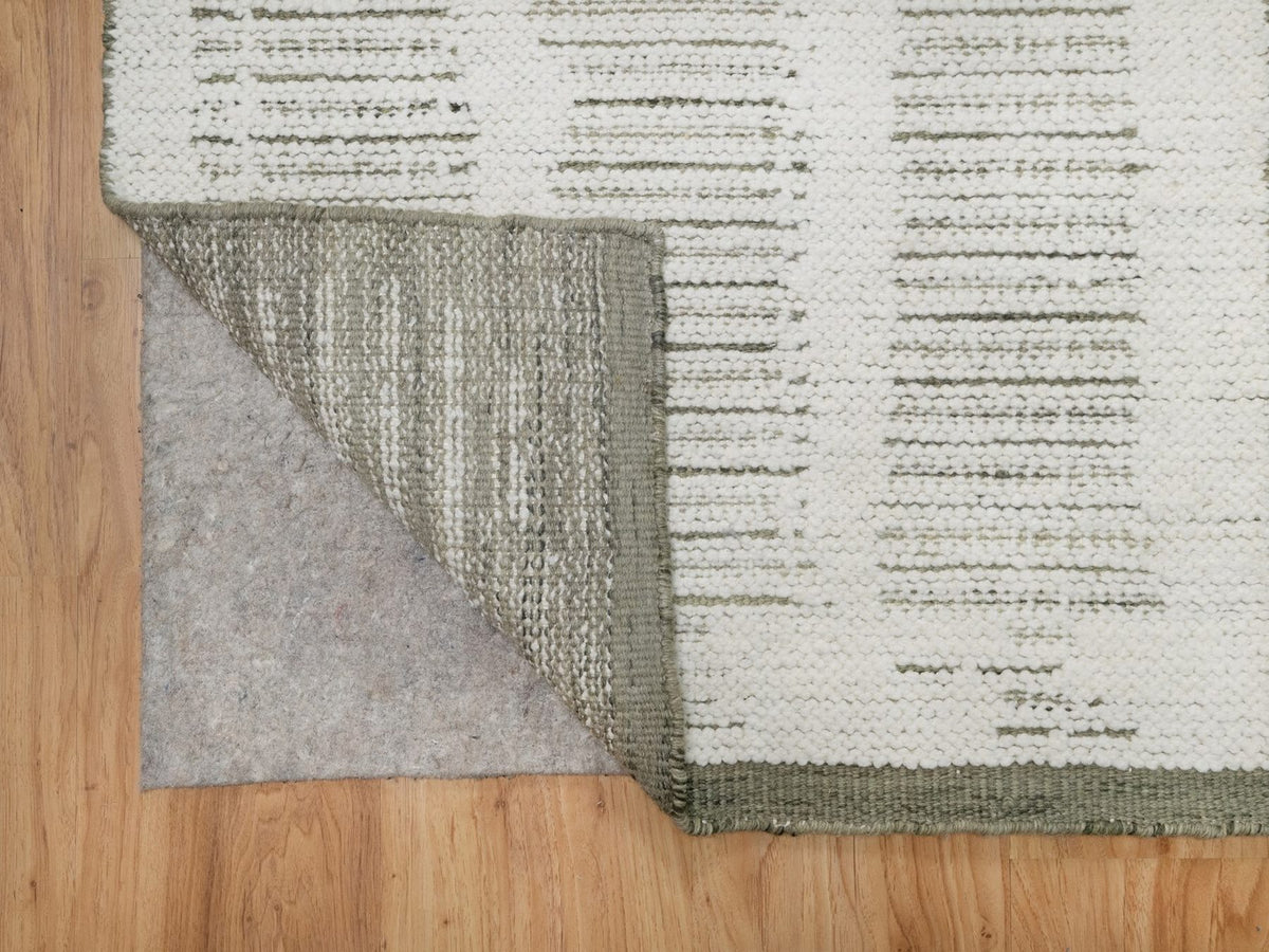 Modern / Contemporary hand-knotted wool runner in Ivory, 2'6" x 7'11" — SKU O091722 (view 3)