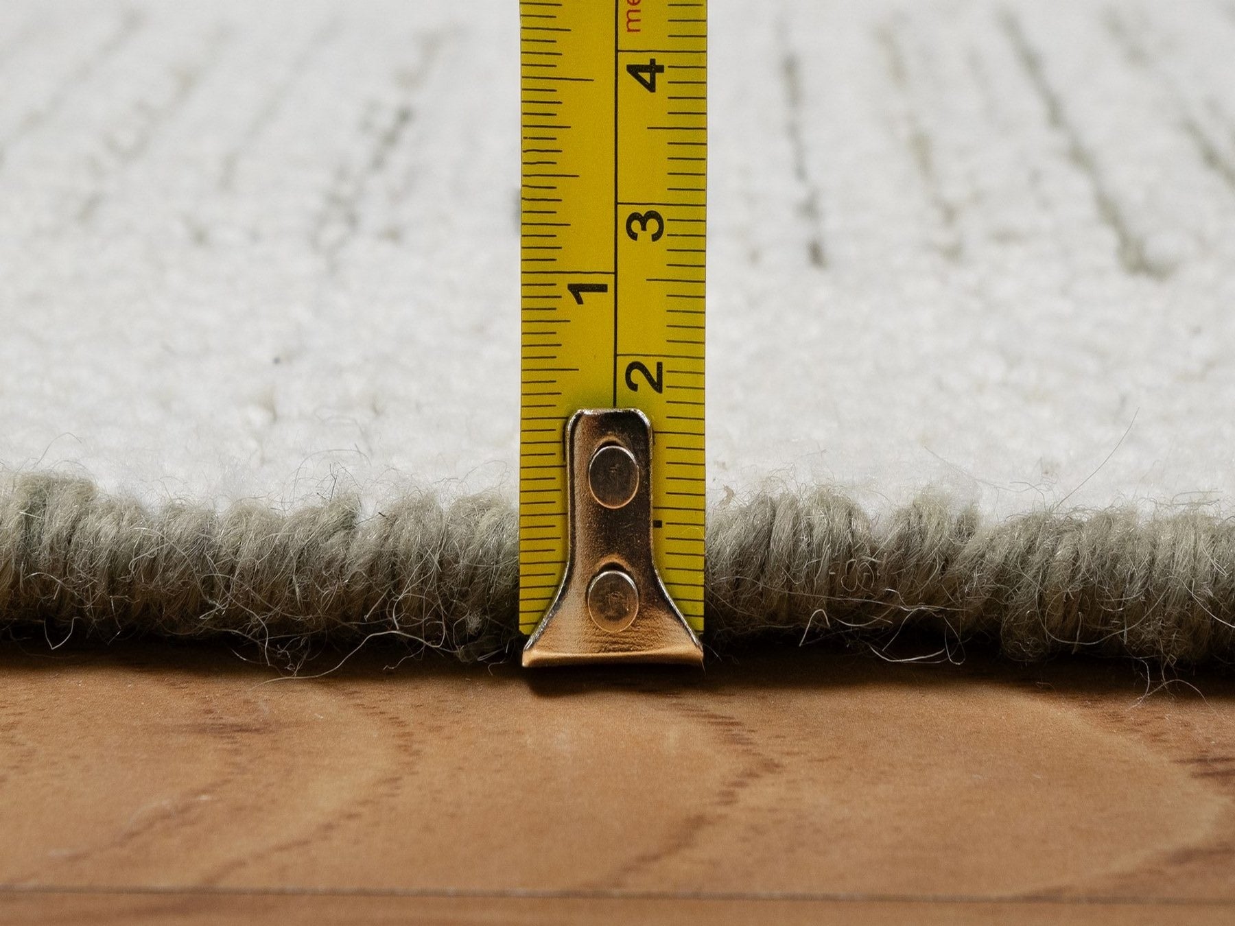 Modern / Contemporary hand-knotted wool runner in Ivory, 2'6" x 7'11" — SKU O091722 (view 7)