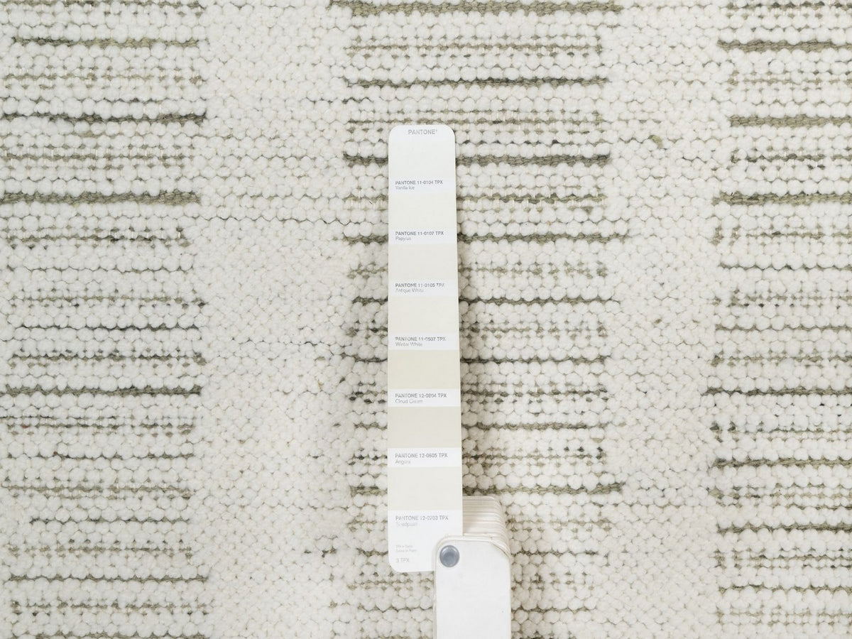 Modern / Contemporary hand-knotted wool runner in Ivory, 2'5" x 7'11" — SKU O091723 (view 4)