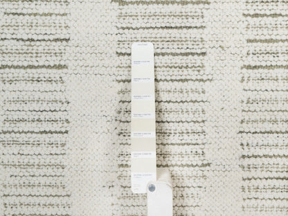 Modern / Contemporary hand-knotted wool runner in Ivory, 2'5" x 7'11" — SKU O091723 (view 4)