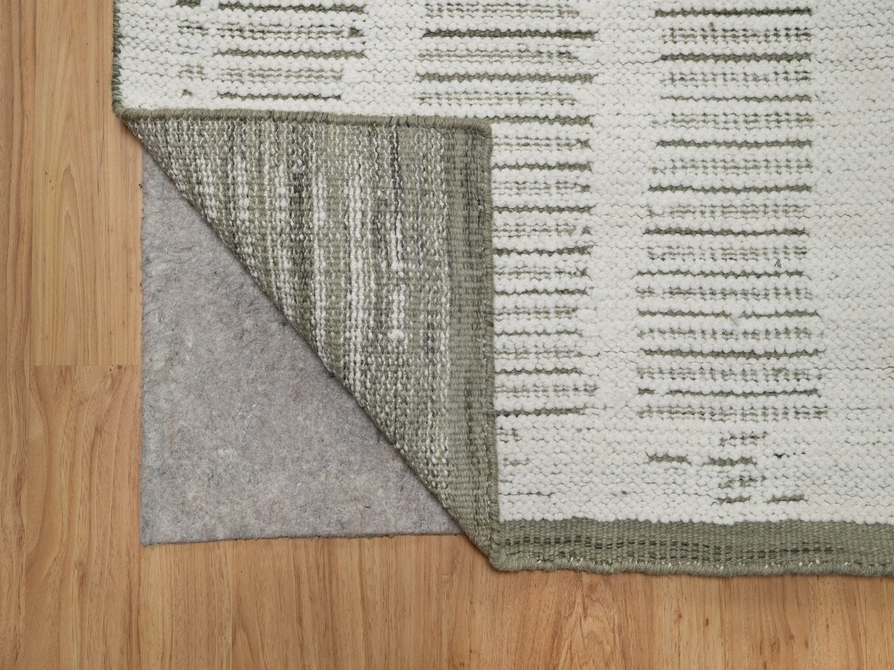 Modern / Contemporary hand-knotted wool runner in Ivory, 2'6" x 11'10" — SKU O091724 (view 3)