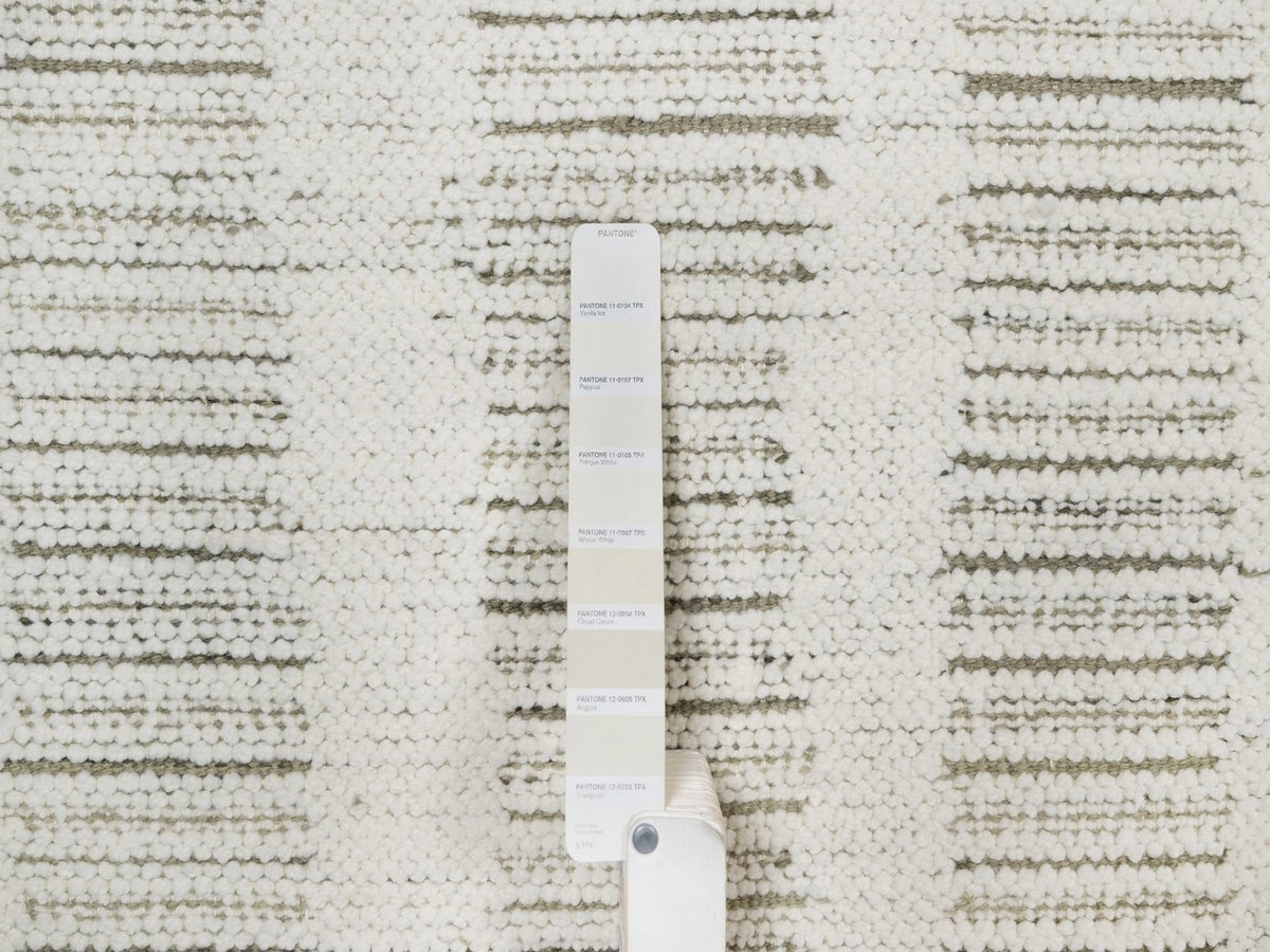 Modern / Contemporary hand-knotted wool runner in Ivory, 2'6" x 9'11" — SKU O091726 (view 4)